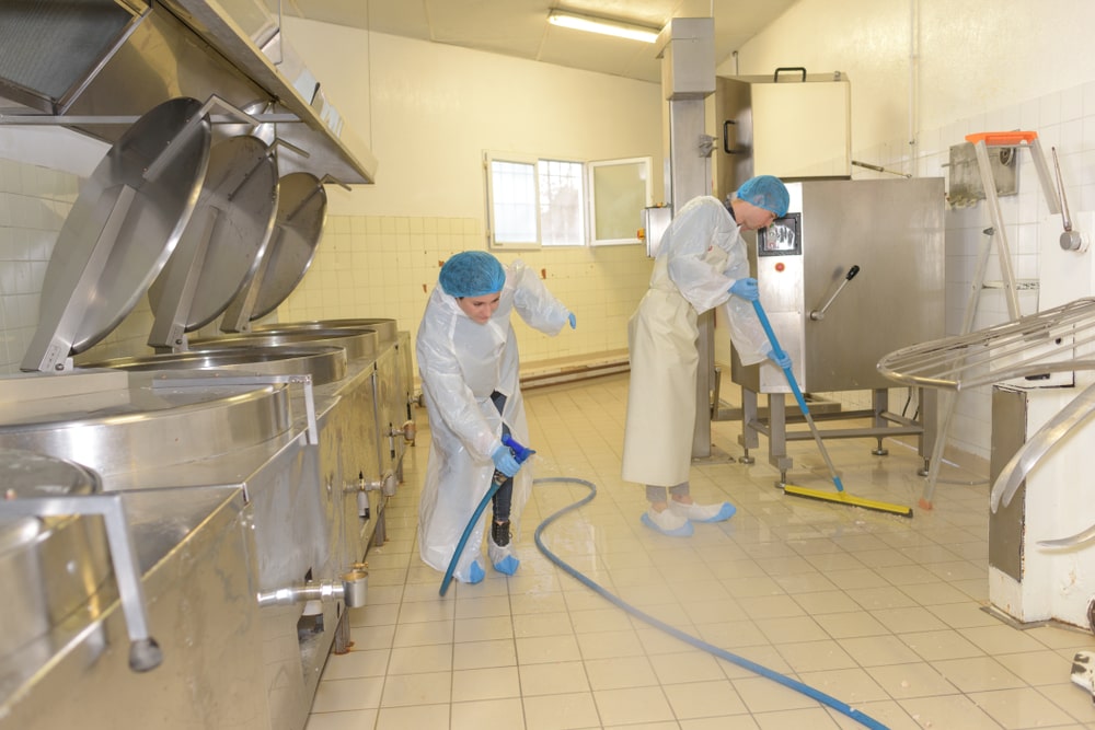 5 must-have industrial cleaning supplies for a warehouse 2 Industrial cleaning supplies