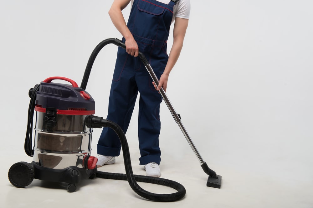 5 ways a commercial cleaning supply company improves your business 2 Industrial vacuum cleaner